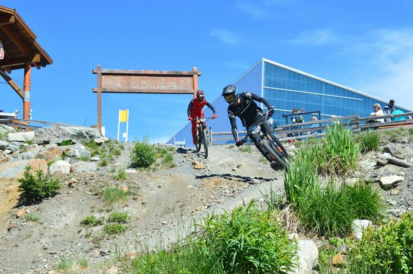 Vélo de course vs VTT : Lequel choisir et pourquoi ?